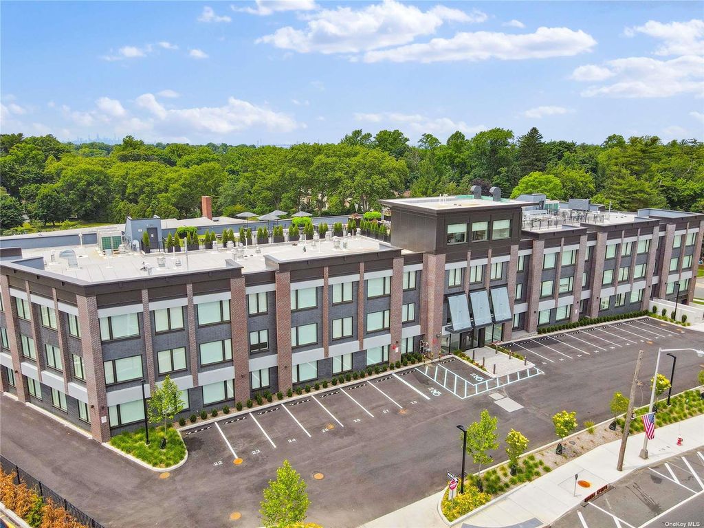 Photo of 218 Middle Neck Road #110, Great Neck, NY 11021 (MLS # L3593554)