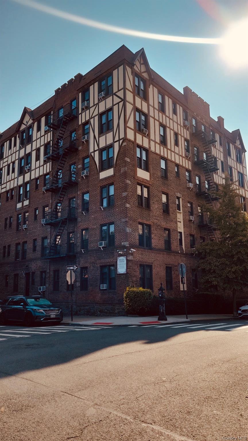 758 Brady Avenue 411