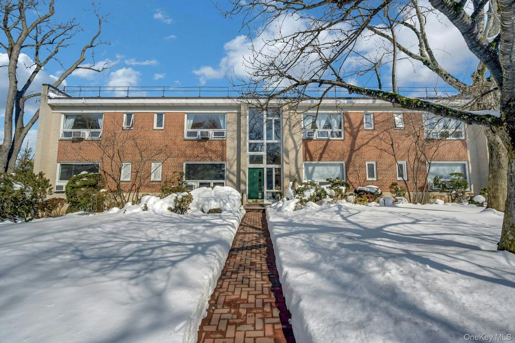 Photo of 2 Channing Place #2L, Eastchester, NY 10709 (MLS # 964166)