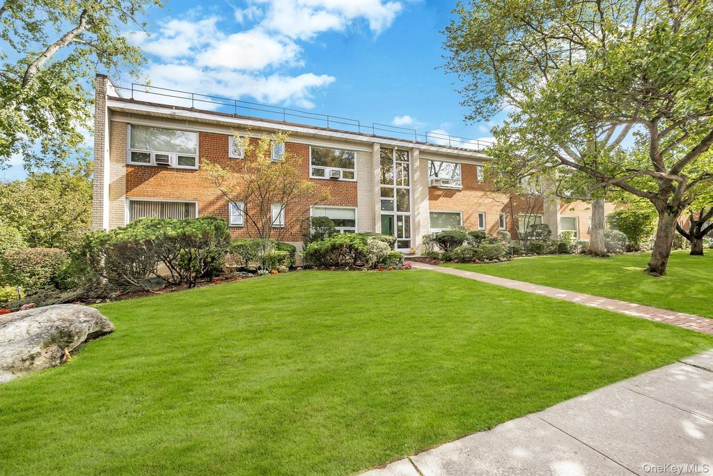 Photo of 2 Channing Place #2L, Eastchester, NY 10709 (MLS # 964166)