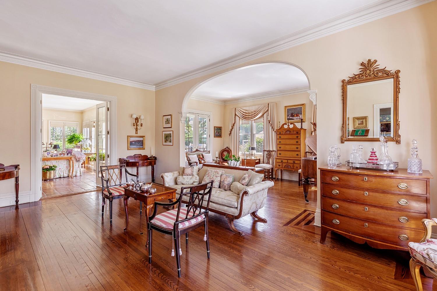 35 S Penataquit Avenue, Bay Shore, New York image 11