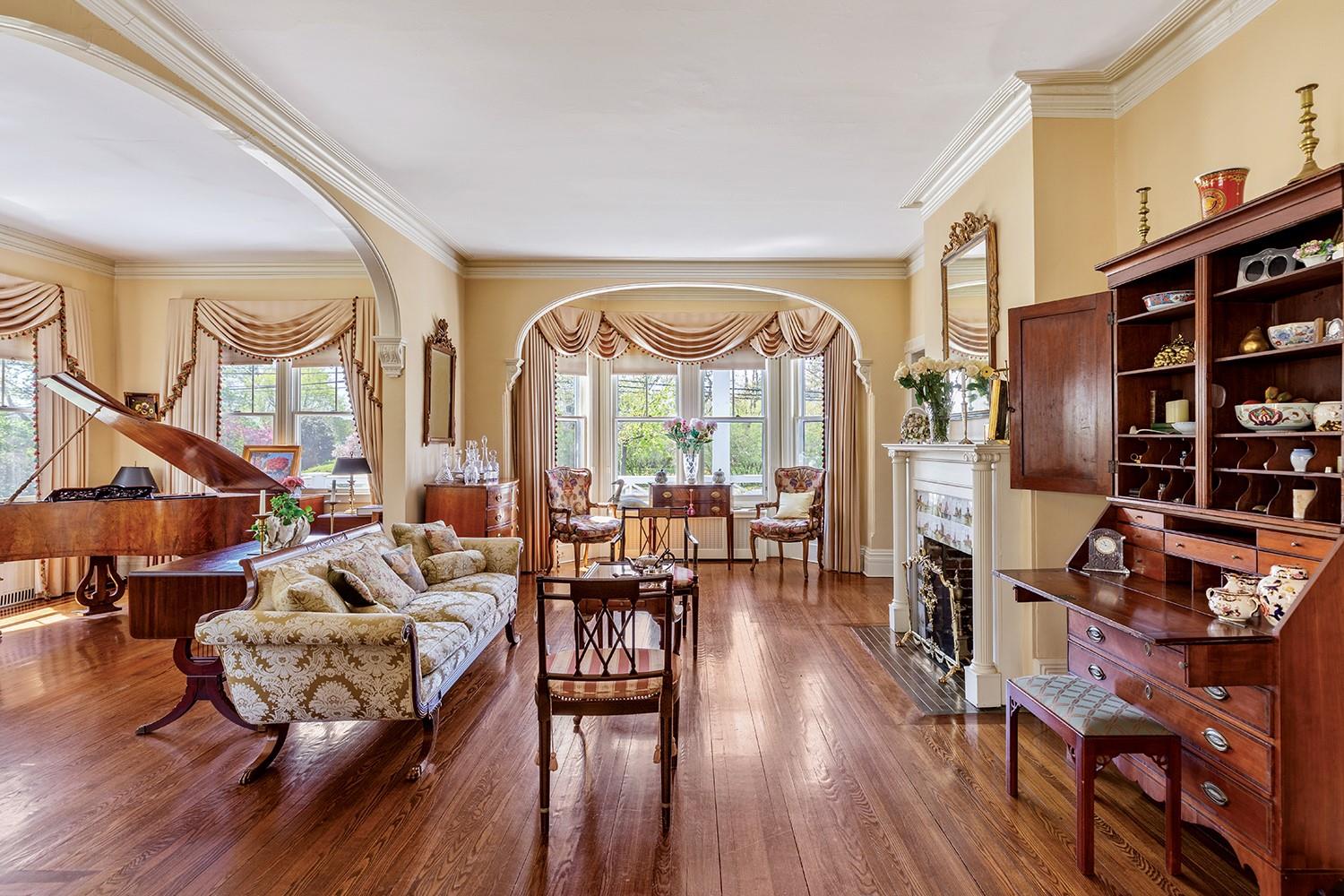 35 S Penataquit Avenue, Bay Shore, New York image 10