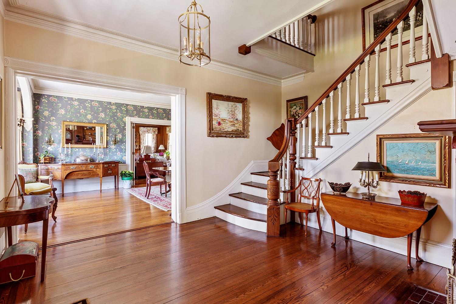 35 S Penataquit Avenue, Bay Shore, New York image 4