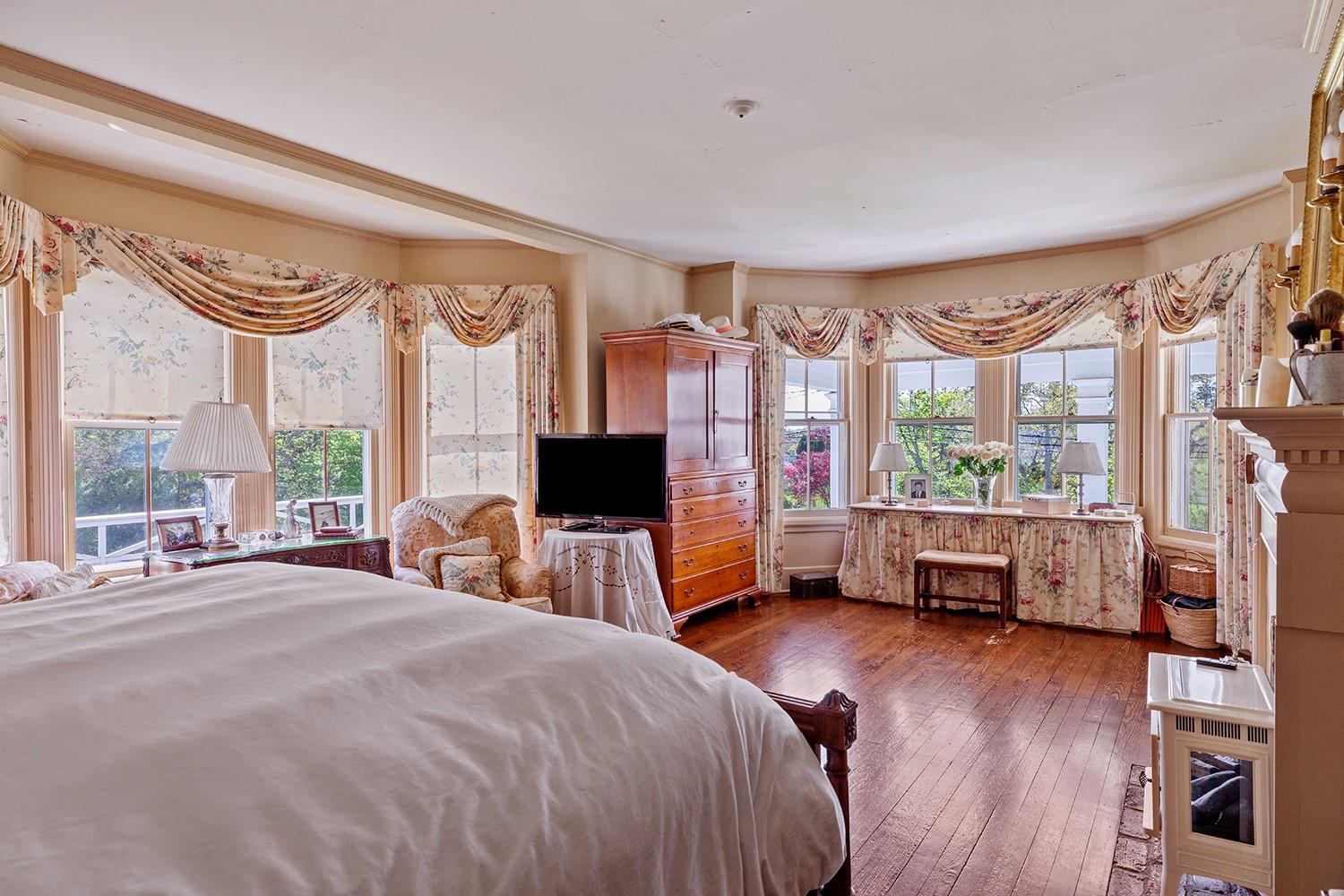 35 S Penataquit Avenue, Bay Shore, New York image 24