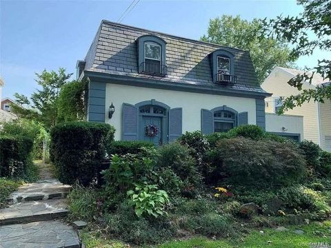 Photo of 14214 Quince Avenue, Flushing, NY 11355 (MLS # 968411)