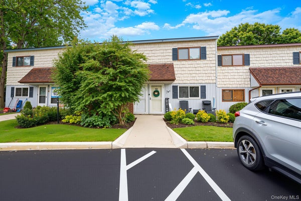167 POINTE CIR N # 167, CORAM, NY 11727 - Image b4503e314d1695e85caa054e206ef57e/4098973889