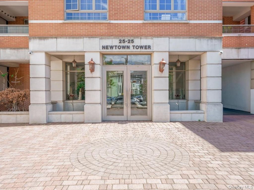 Photo of 2525 Newtown Avenue #5D, Astoria, NY 11102 (MLS # 998883)