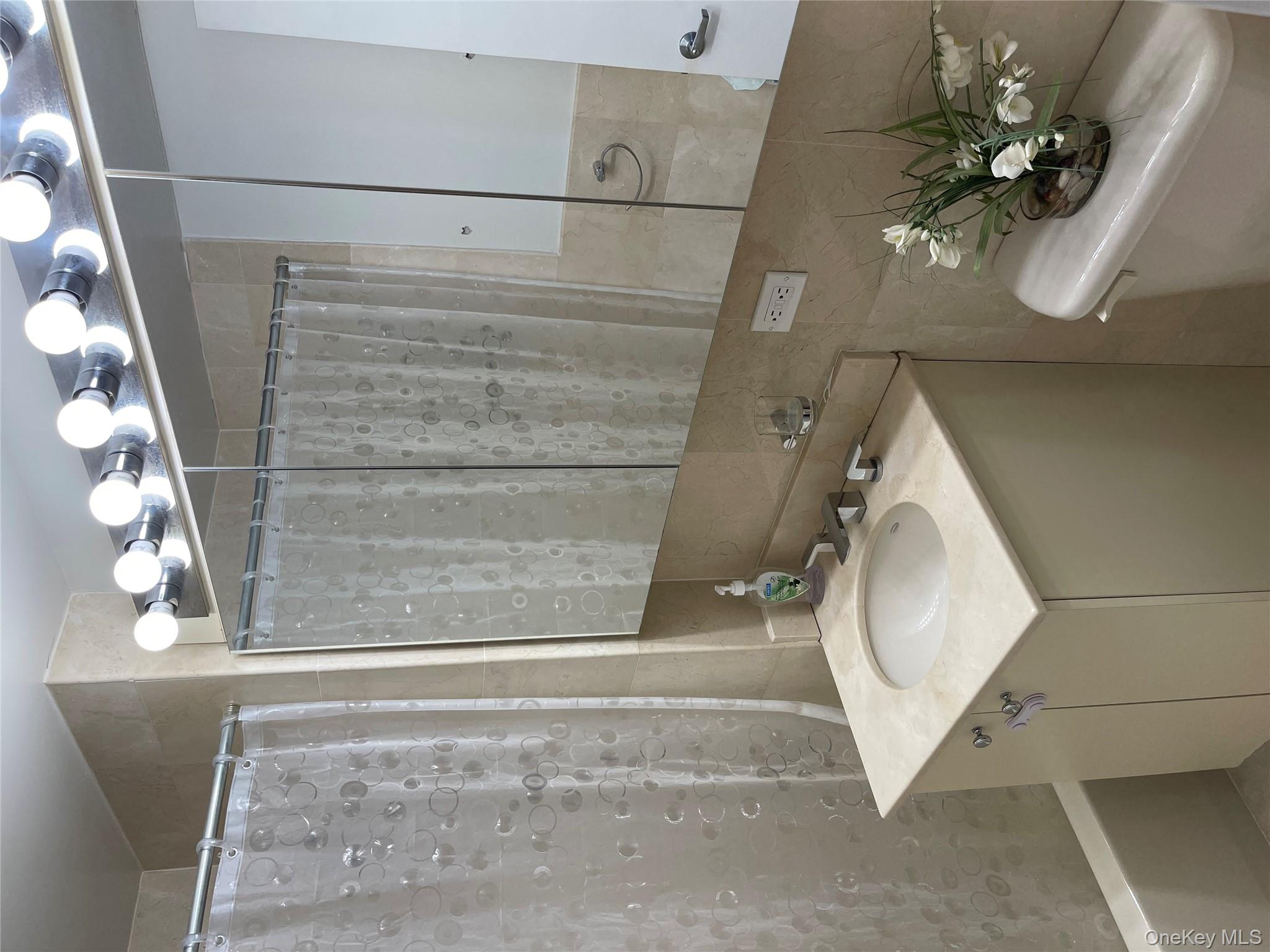 116-24 GROSVENOR Lane 7C