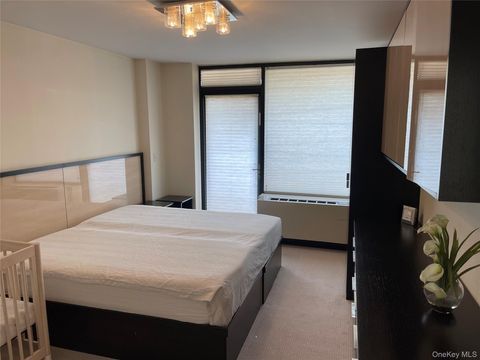 116-24 GROSVENOR Lane 7C Kew Gardens NY 11415