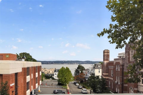 Apartment For Rent - 20 S Broadway #305<br/> Nyack, NY 10960