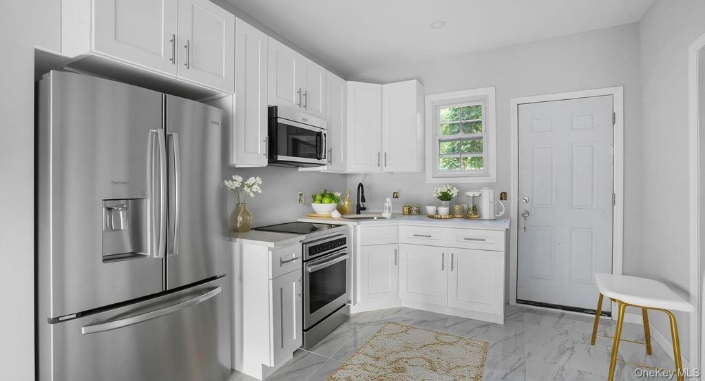 Photo of 2040 Washington Avenue, Bronx, NY 10457 (MLS # 949626)