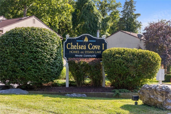1105 CHELSEA CV S, HOPEWELL JUNCTION, NY 12533 - Image b461984a2f4587f2bab2ffe4c9b3b766/1005675100