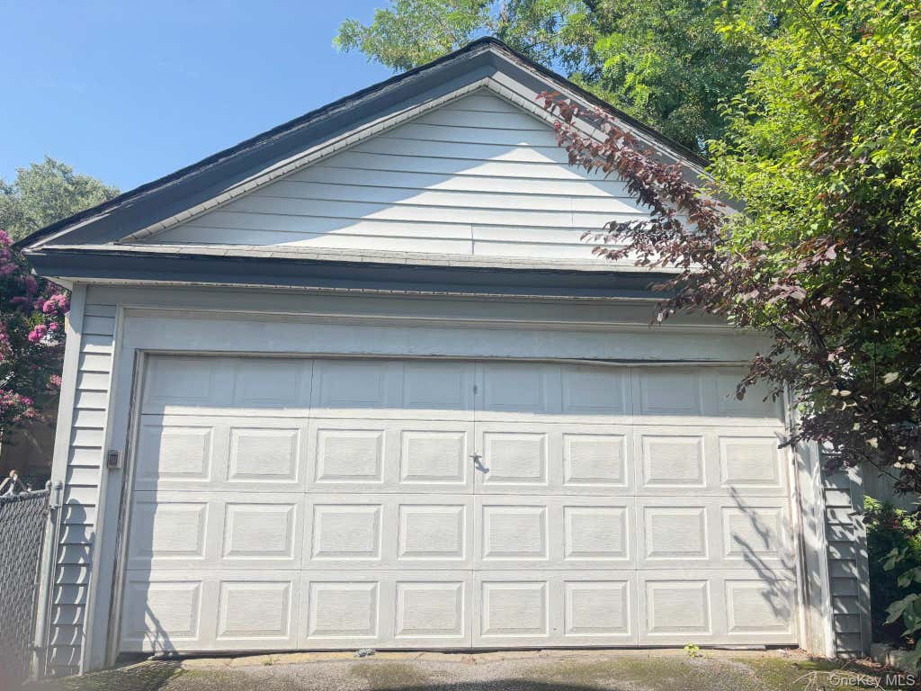 Photo of 4 Spruce Place, Great Neck, NY 11021 (MLS # 1033431)