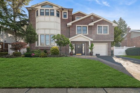 1896 Helen Court Merrick NY 11566