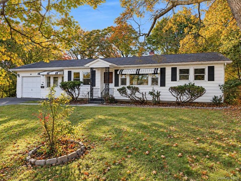 Photo of 7 Kearney Drive, New Windsor, NY 12553 (MLS # 1066720)