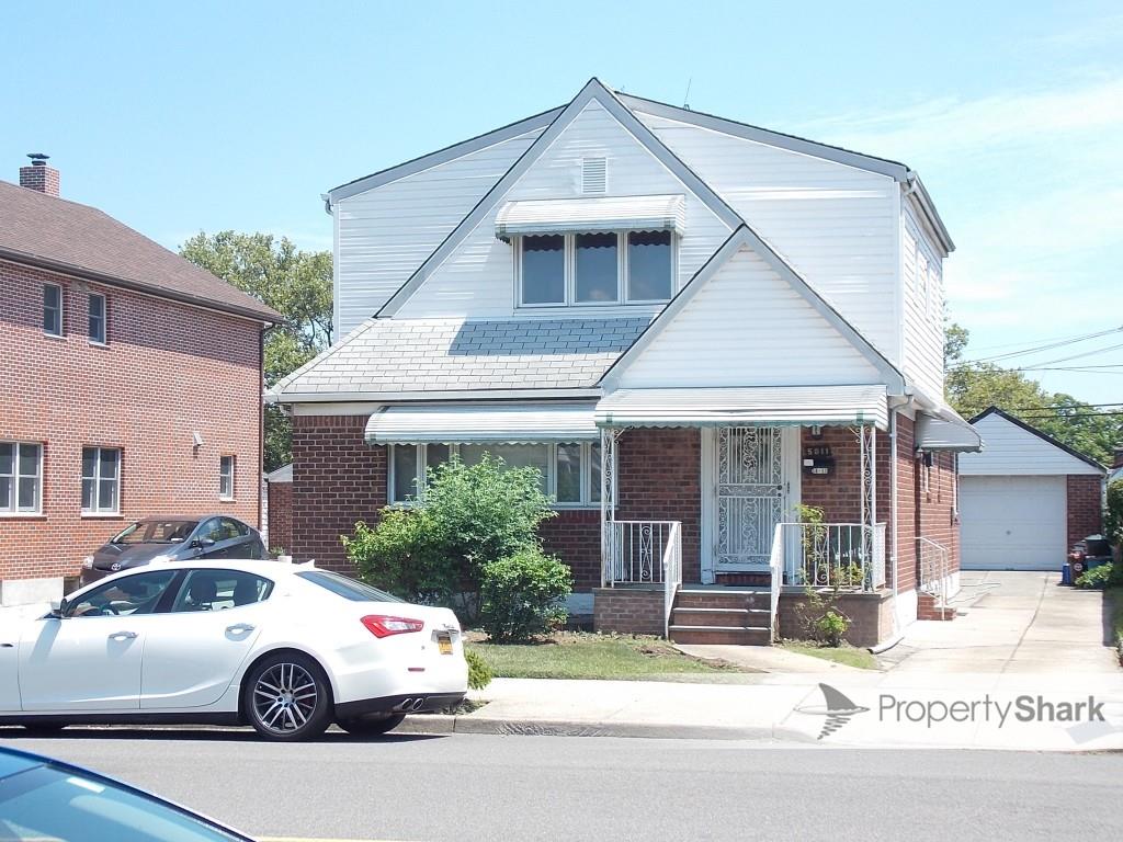 Oceania Street 2, Oakland Gardens, Queens, NY - 2 Bedrooms  
1 Bathrooms  
4 Rooms - 