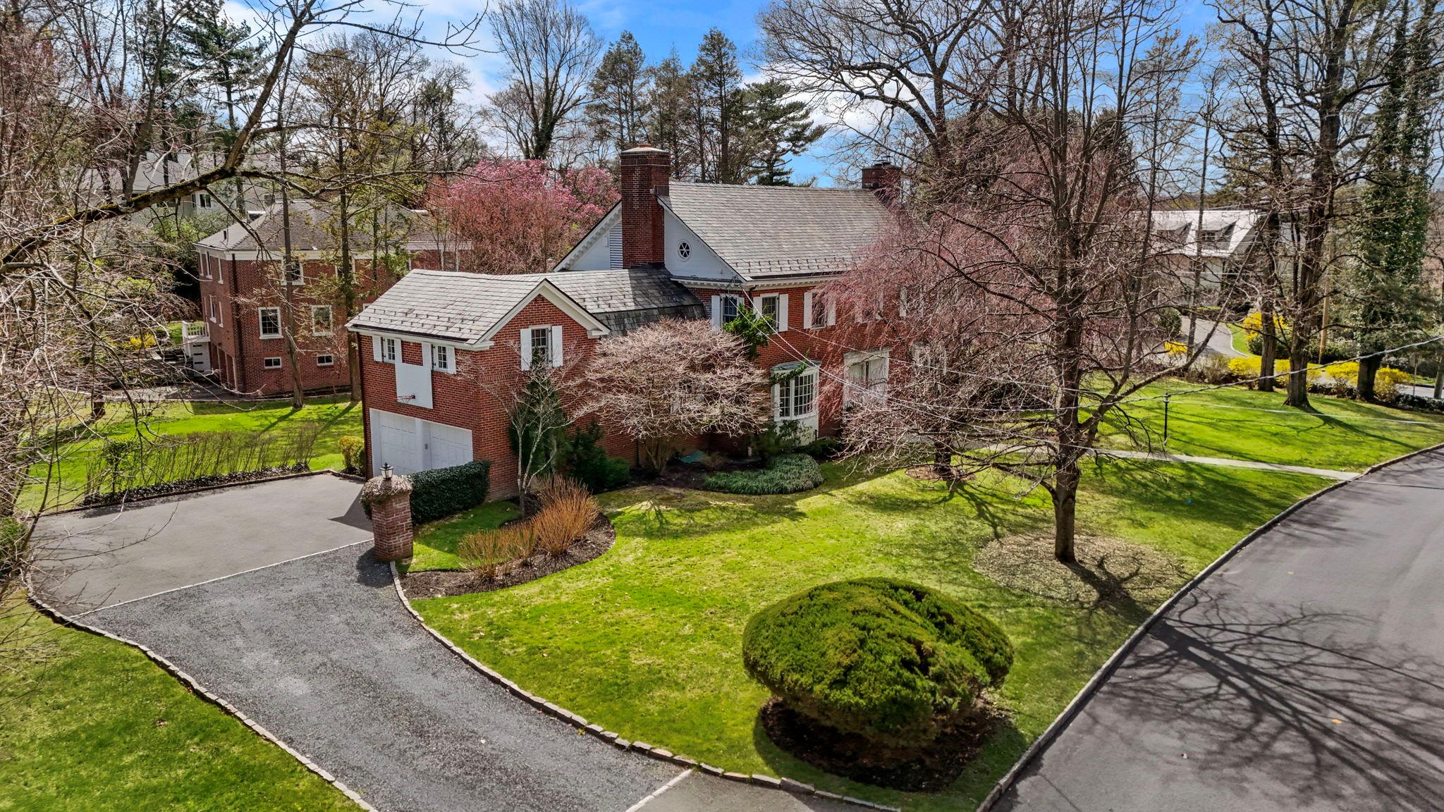 Property for Sale at Oxford Road, Scarsdale, New York - Bedrooms: 6 
Bathrooms: 5.5 
Rooms: 11  - $3,325,000