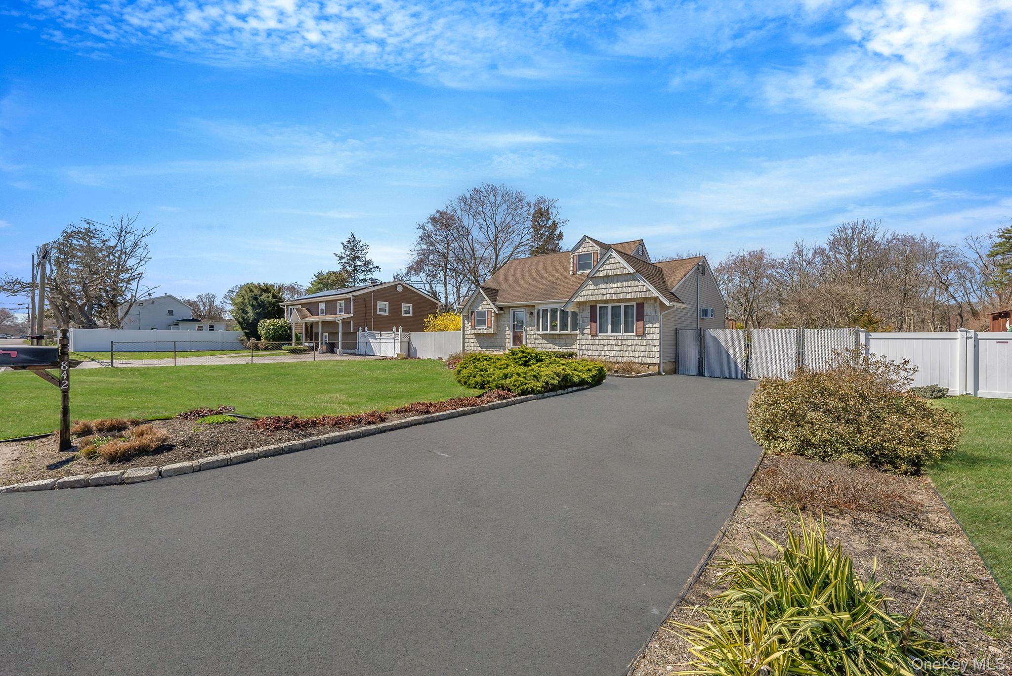 842 Greenlawn Avenue