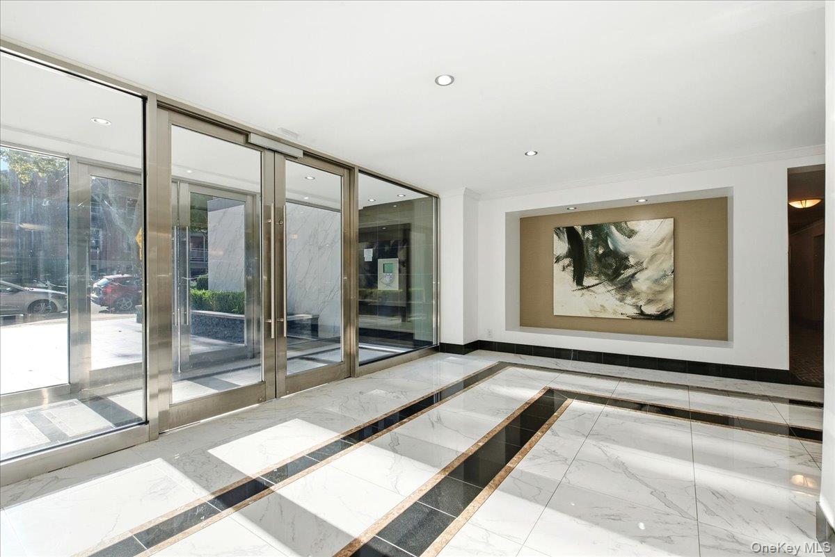 66-15 Thornton Place 4G