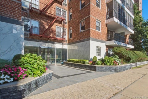 Photo of 66-15 Thornton Place #4G, Rego Park, NY 11374 (MLS # 1052320)