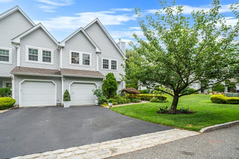 Condo For Sale - 112 Erin Lane<br/> East Setauket, NY 11733