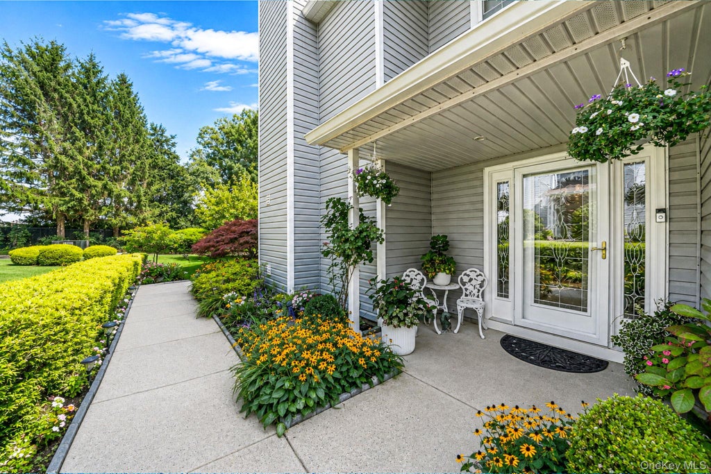 Photo of 112 Erin Lane, East Setauket, NY 11733 (MLS # 1047772)