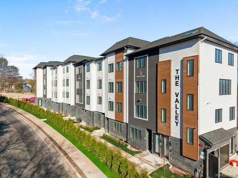 Condo For Sale - 7 Valley Way #220<br/> Spring Valley, NY 10977