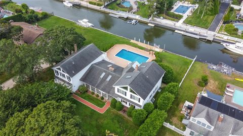 Homes For Sale - 20 Oak Lane<br/> Hampton Bays, NY 11946