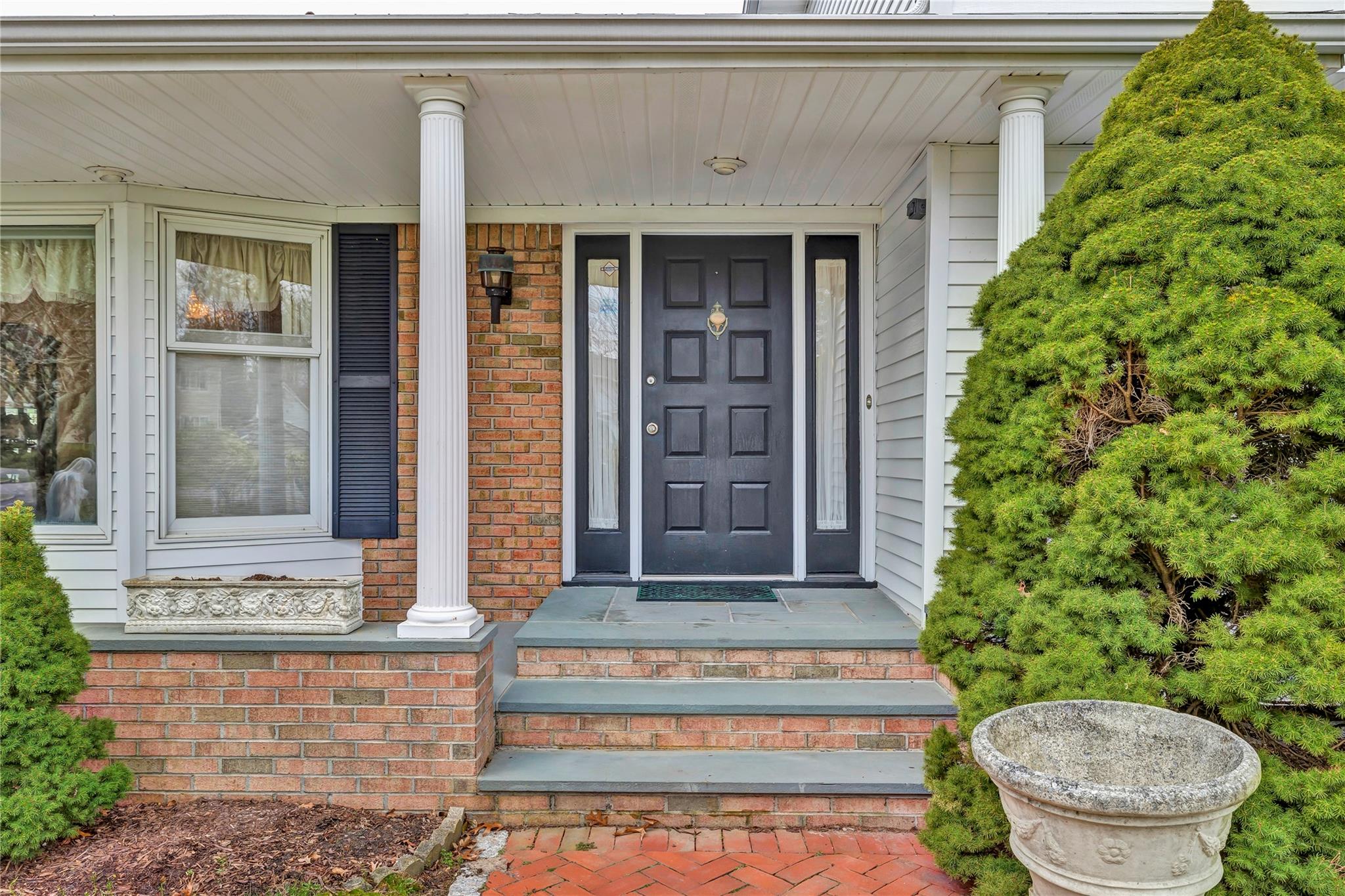20 Oak Lane, Hampton Bays, New York image 3
