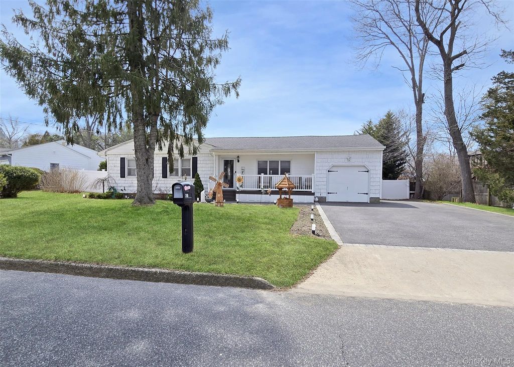 Photo of 310 Browns Road, Nesconset, NY 11767 (MLS # 980443)