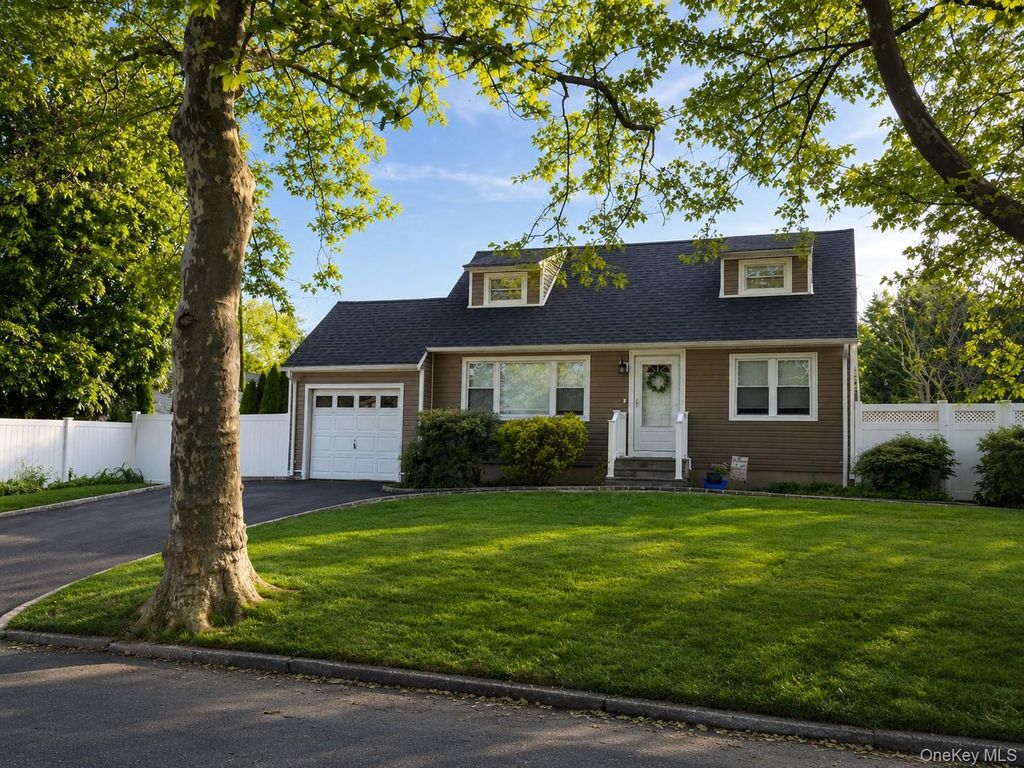 Photo of 3 Win Haven Lane, Commack, NY 11725 (MLS # 1003251)