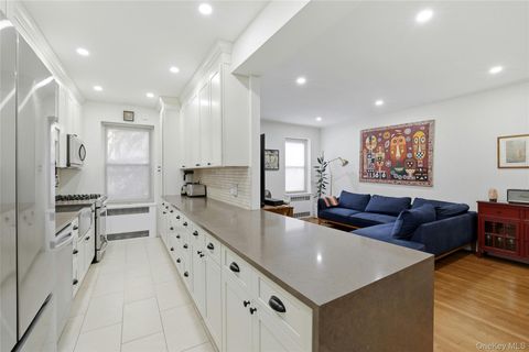 25-40 31st Avenue 2L Astoria NY 11106