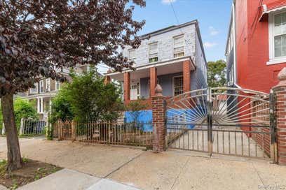 849 E 219th Street Bronx NY 10467
