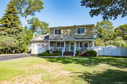 Homes For Sale - 9 Donna Place<br/> East Islip, NY 11730