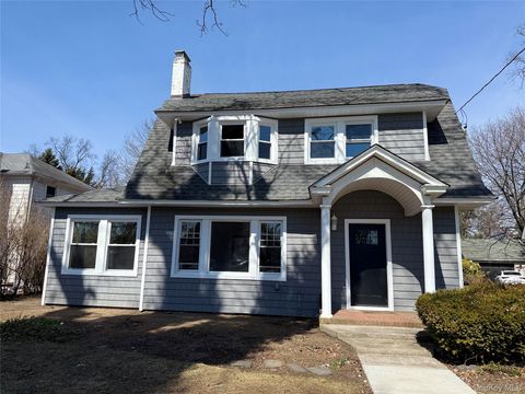 120 Lena Ave Freeport NY 11520