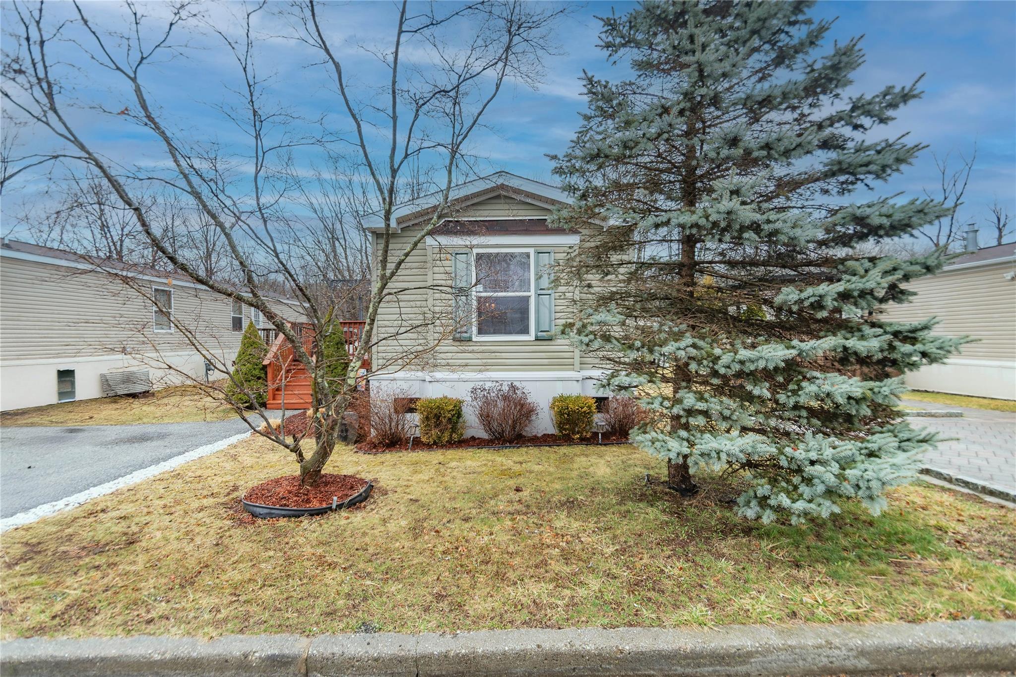 5 N Lily Court, Highland Mills, New York image 2