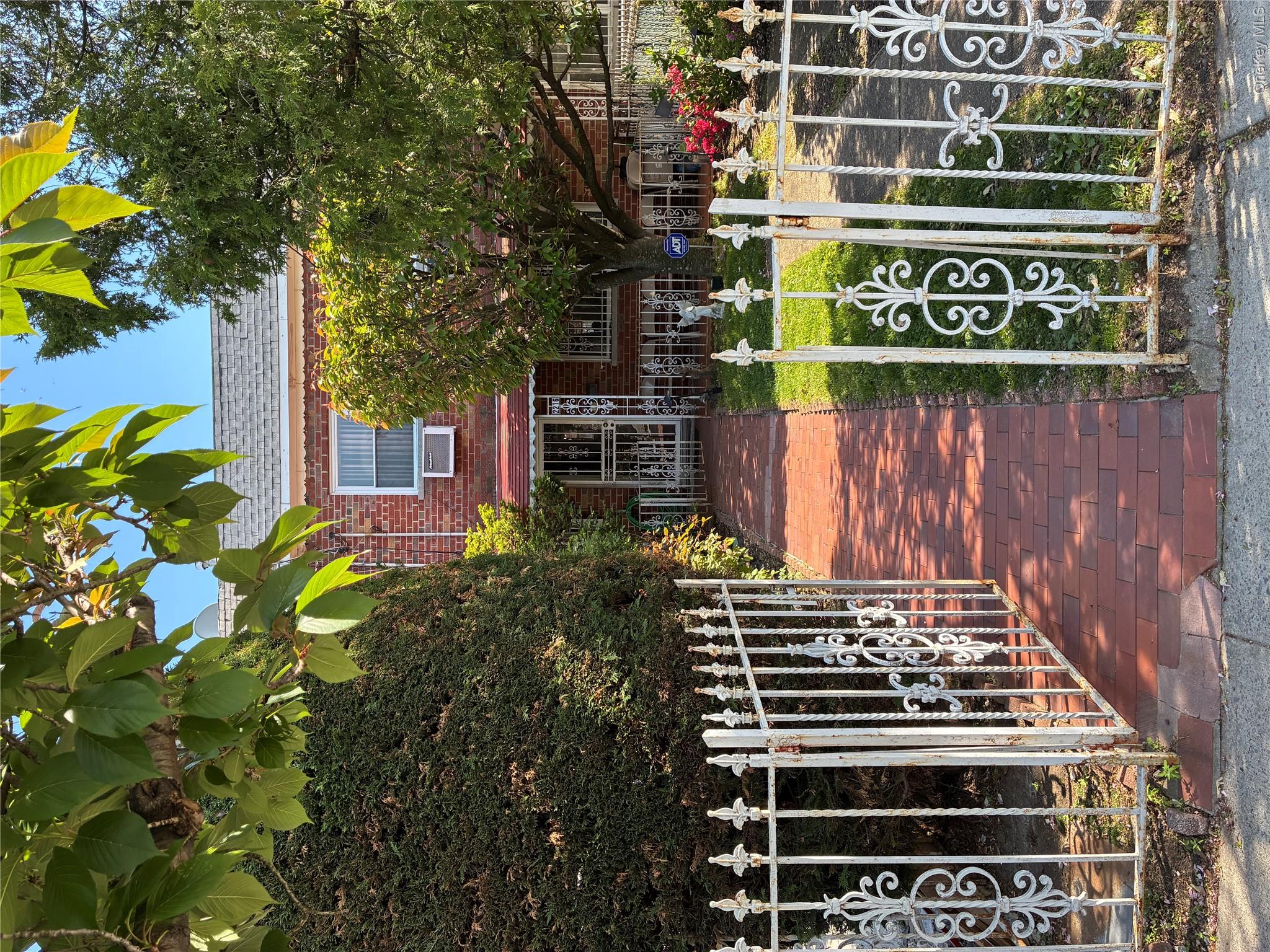 2216 Seward Avenue