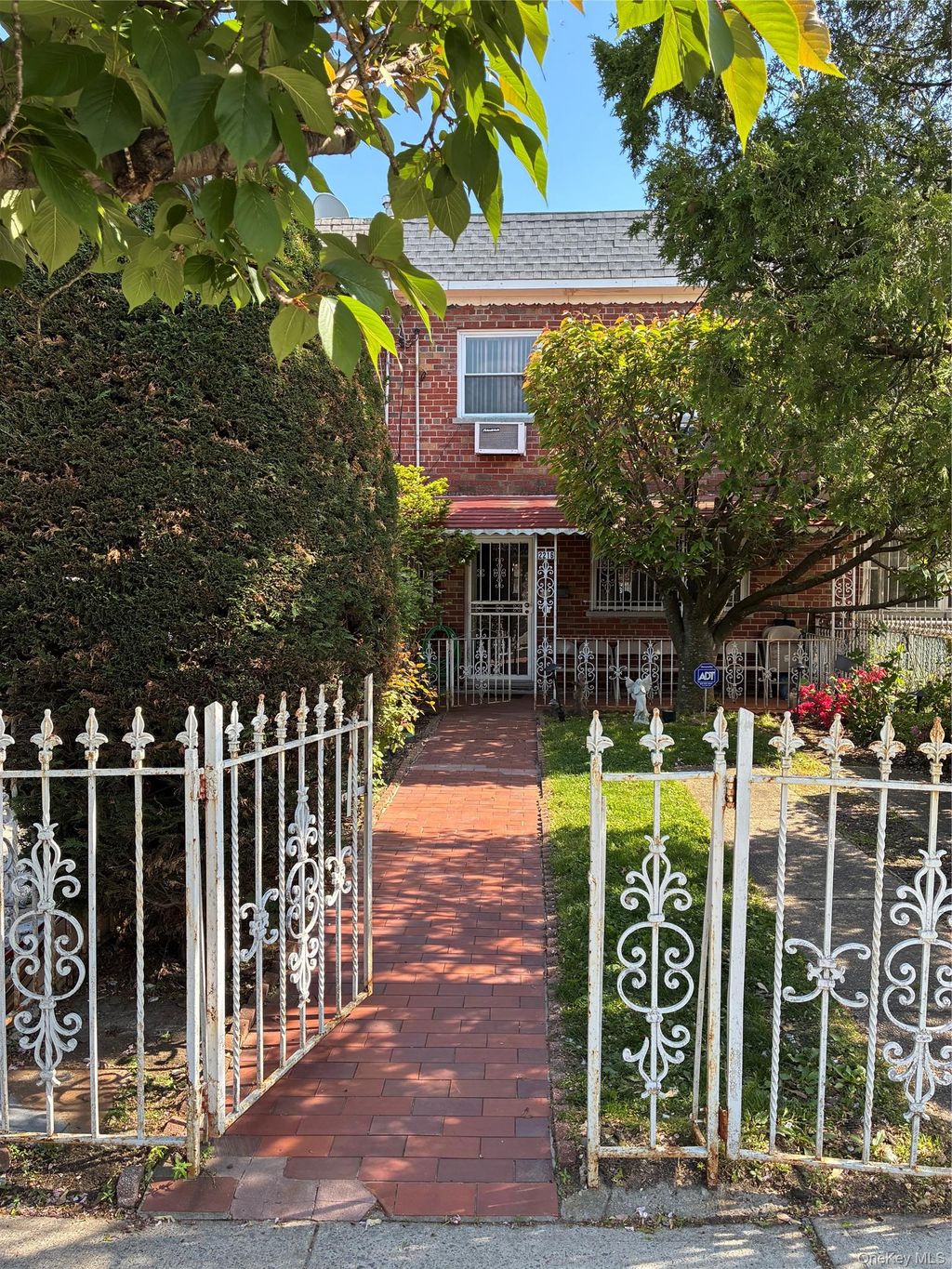 Photo of 2216 Seward Avenue, Bronx, NY 10473 (MLS # 993918)