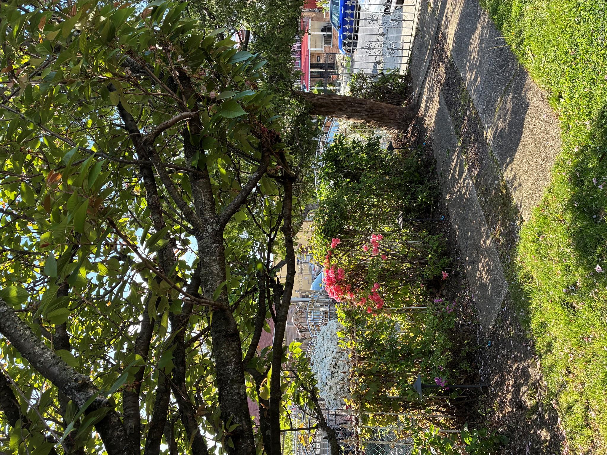 2216 Seward Avenue