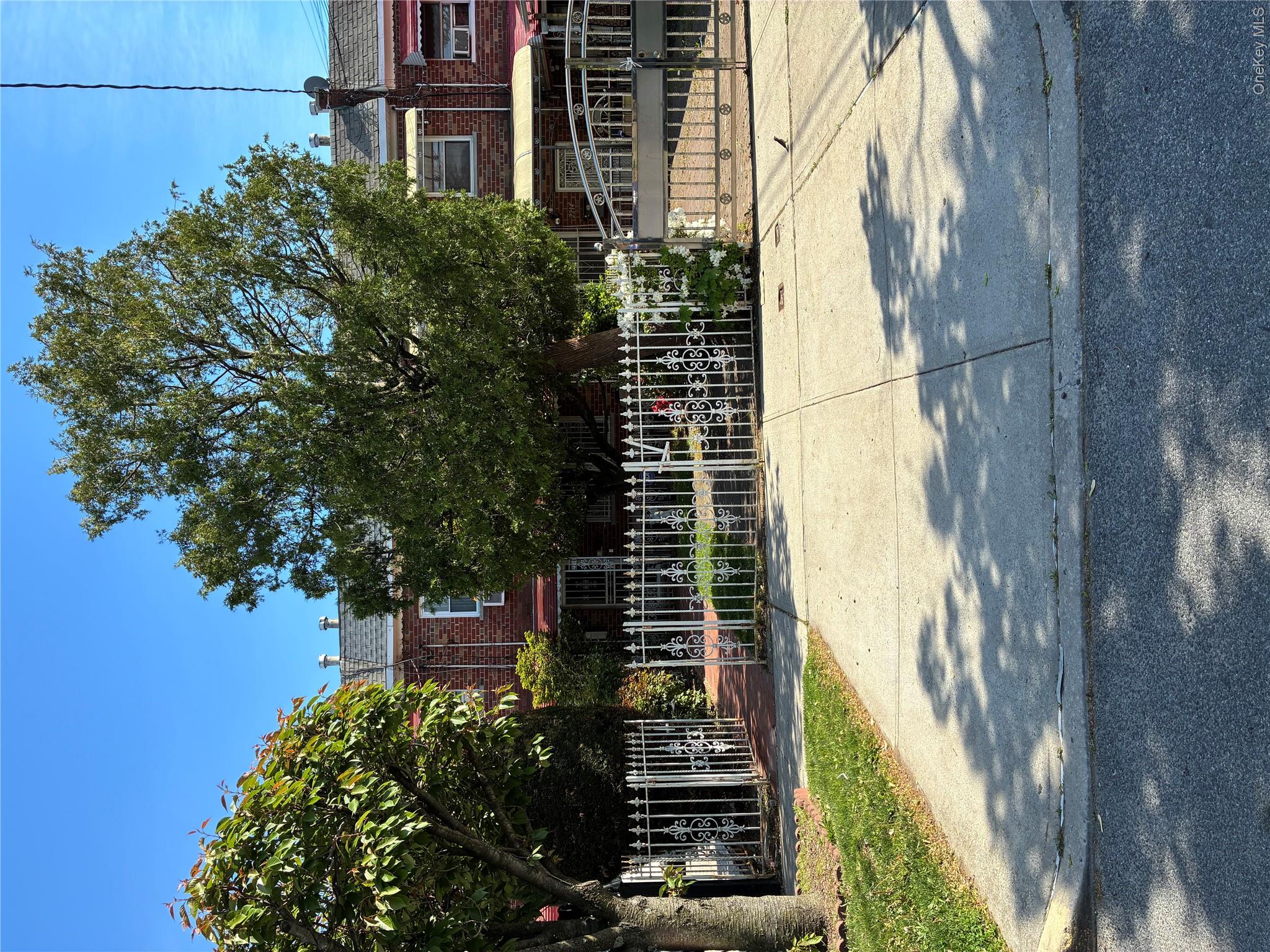 2216 Seward Avenue