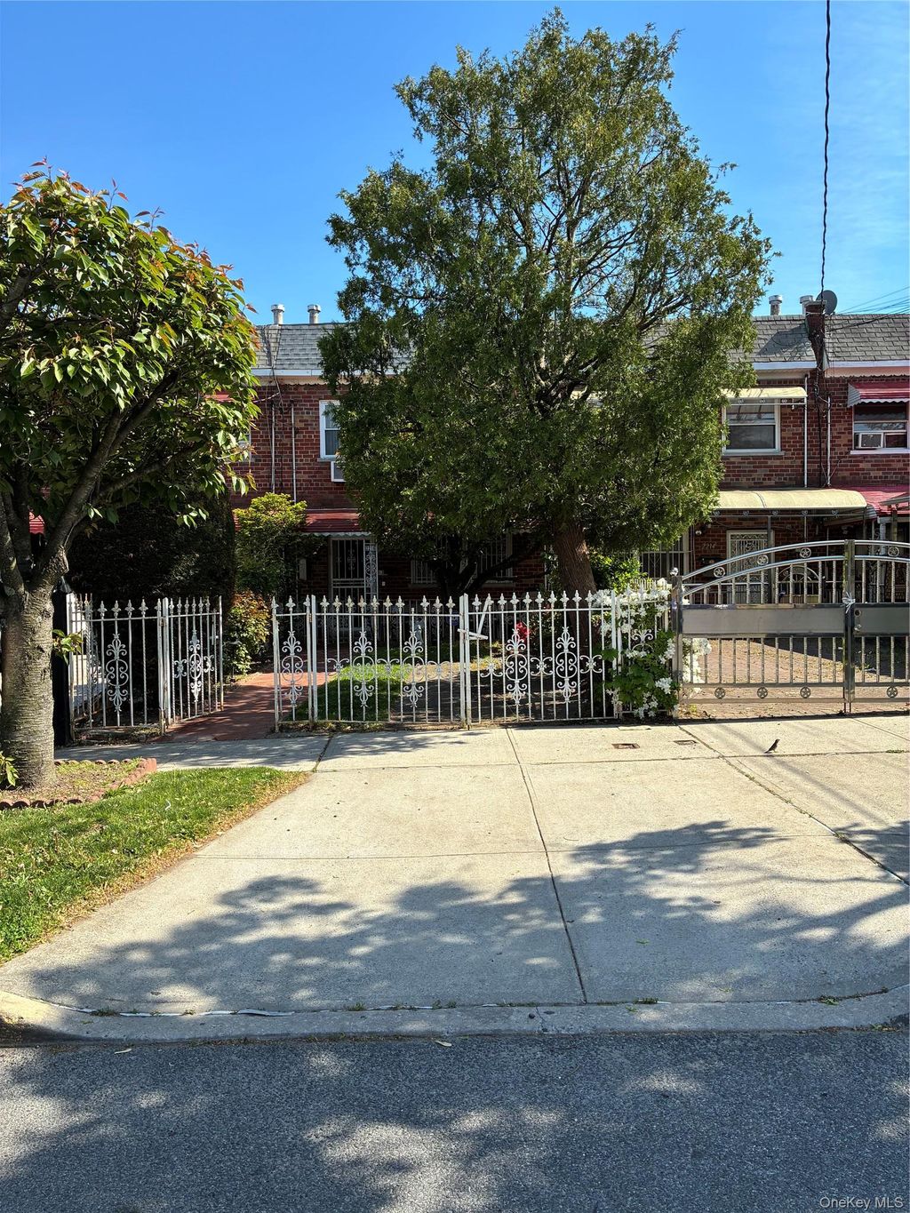 Photo of 2216 Seward Avenue, Bronx, NY 10473 (MLS # 993918)