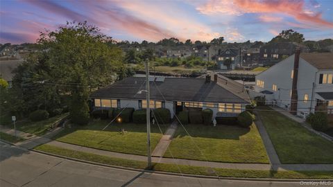 2436 Hempstead Lane Wantagh NY 11793