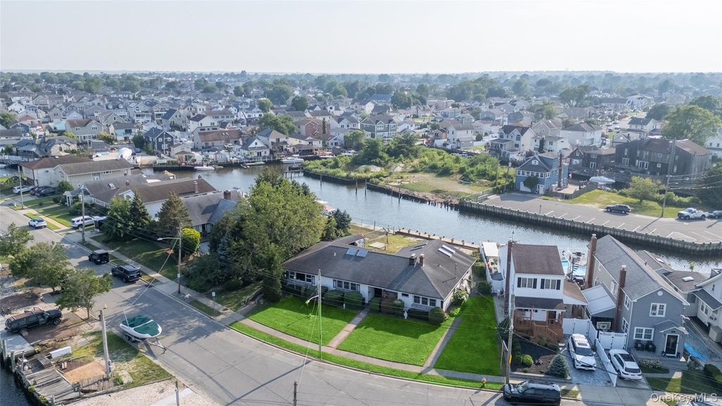 Photo of 2436 Hempstead Lane, Wantagh, NY 11793 (MLS # 960522)