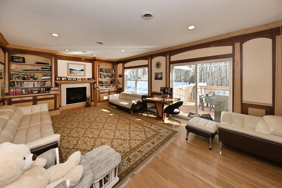 9 Whisper Lane, Suffern, New York image 8