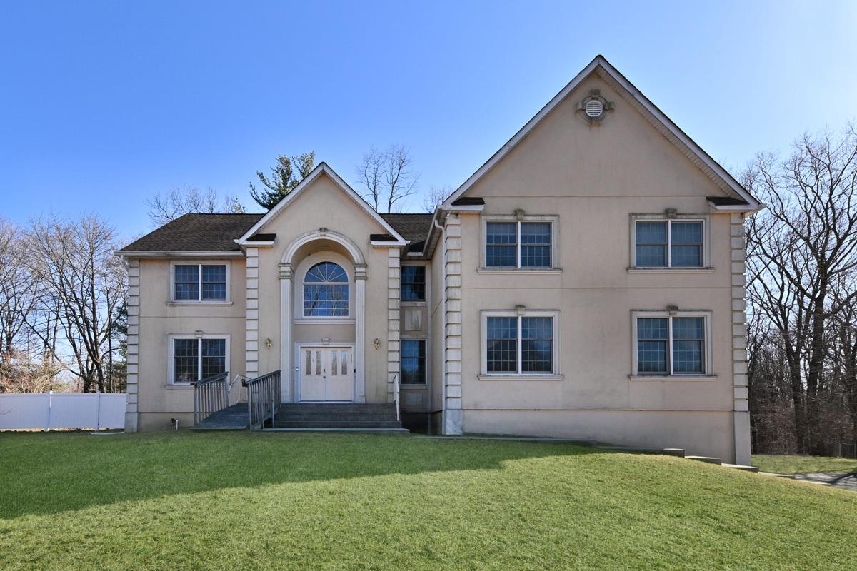 9 Whisper Lane, Suffern, New York image 1