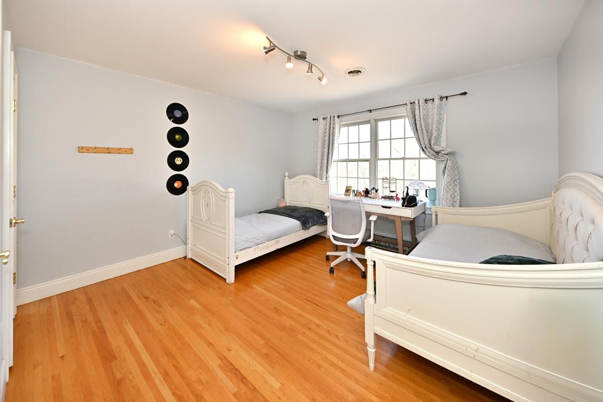 9 Whisper Lane, Suffern, New York image 27