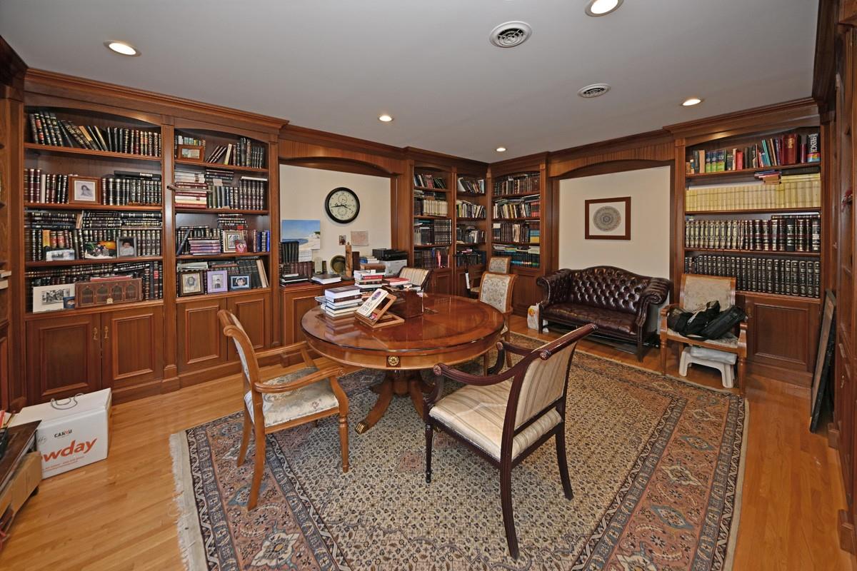 9 Whisper Lane, Suffern, New York image 5