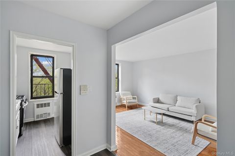 Photo of 33-24 Junction Blvd Blvd #6R, Jackson Heights, NY 11372 (MLS # 983774)