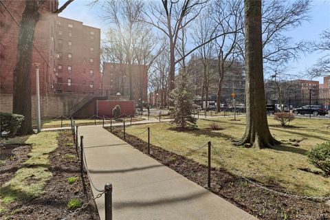 Photo of 33-24 Junction Blvd Blvd #6R, Jackson Heights, NY 11372 (MLS # 983774)