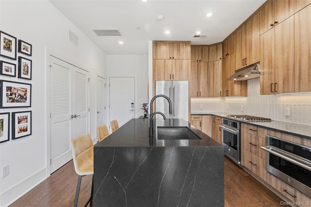 Photo of 100 Legend Drive #206, Sleepy Hollow, NY 10591 (MLS # 1010826)